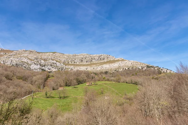 Cantabria Nın Serene Picturesque Rocky Manzaralarını Keşfediyor — Stok fotoğraf