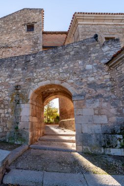 Burgos 'un Idyllic ayarında Lerma' nın Büyüleyici Taş Kemerini keşfetmek