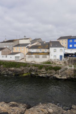 Huzurlu Sahil Köyü: Huzurlu Deniz Kenarına Bir Bakış