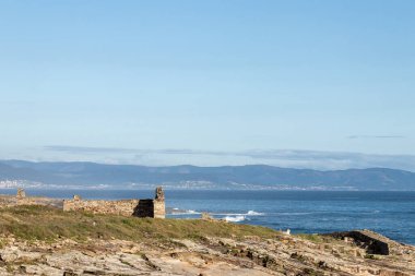 manzara, antik kalıntılar, çimenli arazi, mavi okyanus, uzak dağlar, berrak gökyüzü, sakin atmosfer