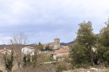 Sant Mart de Surroca 'nın ortaçağ kilisesi, montmajor, bergued bölgede yer alan Surroca adlı küçük bir köyde göze çarpıyor.