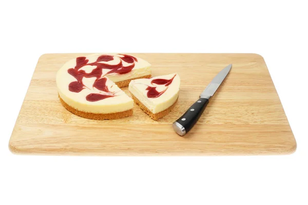 Cheesecake Lampone Una Tavola Con Coltello Isolato Contro Bianco — Foto Stock