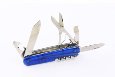 Beyaz arka planda çok fonksiyonlu çakı