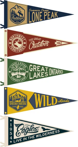 Vintage Montagna Campeggio Bandiere Pennant Collezione Vettoriale — Vettoriale Stock