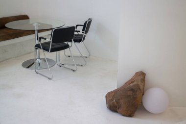 Hint kahvecisinin en az grunge stili dekorasyonu, stok fotoğrafı.