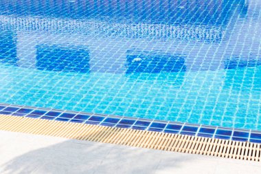 Butik otelde yüzme havuzu, stok fotoğrafı.