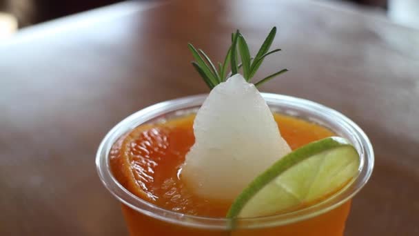 Honig Zitrone Und Yuzu Orange Frappe Zugekauftes Material — Stockvideo