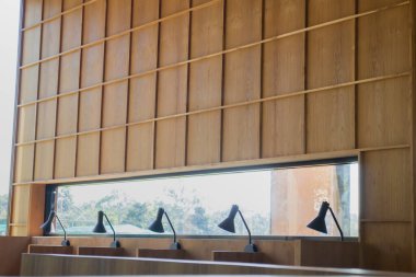 Ahşap yüzeyli modern minimalist oda içi, stok fotoğrafı.