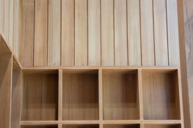 Ahşap yüzeyli modern minimalist oda içi, stok fotoğrafı.