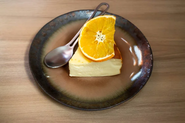 Stück Hausgemachter Käsekuchen Und Eine Tasse Kaffee Archivbild — Stockfoto