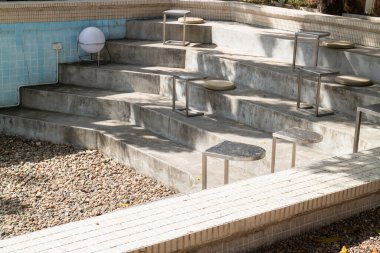 Rahat mobilyaları ve stok fotoğrafı olan bir kafeterya.