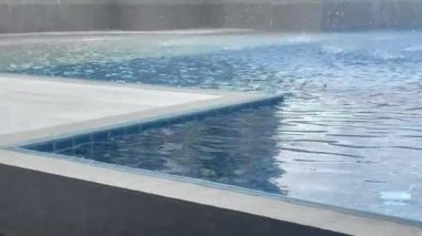 Yüzme havuzunda yüzey suyu, stok görüntüleri.