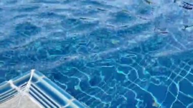 Yüzme havuzunda yüzey suyu, stok görüntüleri.