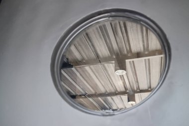 Çatı katı modern siyah oda iç mekanı, stok fotoğrafı