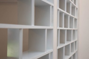 Çatı katı modern siyah oda iç mekanı, stok fotoğrafı