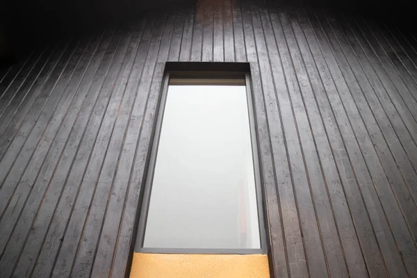 Çatı Katı Modern Siyah Oda Dış Görünüşü Stok Fotoğrafı — Stok fotoğraf