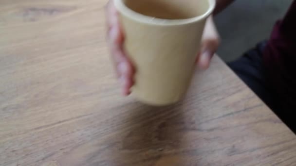 Czarna Kawa Drewnianym Stole Kawiarni Kawiarni Materiały — Wideo stockowe