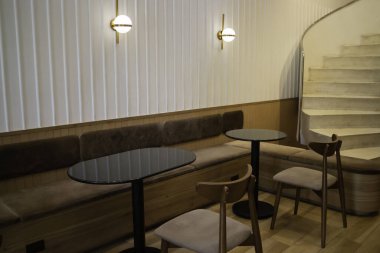 Modaya uygun beyaz ve yeşil oda, stok fotoğrafı.