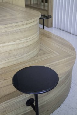 Modaya uygun beyaz ve yeşil oda, stok fotoğrafı.