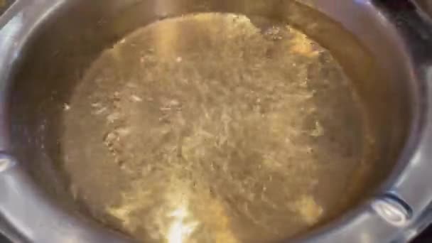 Μαγείρεμα Τροφίμων Ένα Ζεστό Κατσαρόλα Για Κάνει Ένα Sukiyaki Shabu — Αρχείο Βίντεο