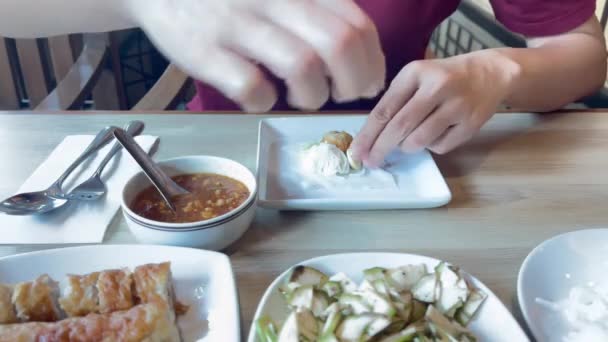 Taze Vietnam Böreği Yemek Stok Görüntüleri — Stok video