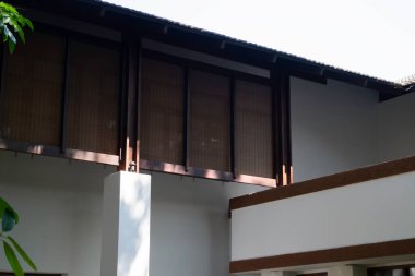 Doğal bahçeli açık kahve dükkanı, stok fotoğrafı.