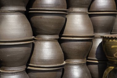 Çiçekçide seramik saksılar, borsa fotoğrafı.