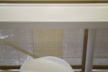 Beyaz ve ahşap konsept deisgn, stok fotoğrafı olan bir kafeterya.