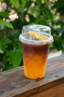 Buzlu sade portakallı kahve.