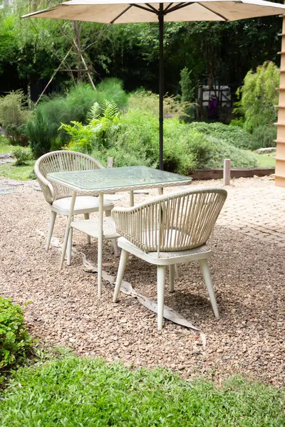 Çiçekli yaz bahçesi, stok fotoğrafı.