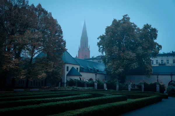 Spire Van Kerk Van Allerheiligste Redder Poznan Uitzicht Vanaf Binnenplaats — Stockfoto