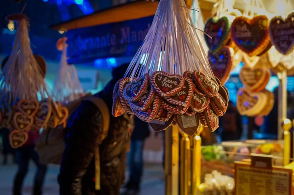 Stock image Gingerbread at the Christmas market in Vienna, Austria. Counter with sweets