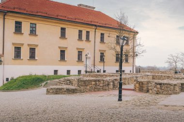 Lublin 'deki Po Farze Meydanı. Aziz Mikail Kilisesi 'nin temeli.