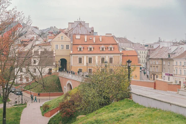 卢布林的Brama Grodzka门 中世纪的城门被老房子包围着 — 图库照片