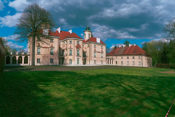 Νότια Πρόσοψη Του Παλατιού Bielinsky Στο Otwock Wielki Της Πολωνίας — Φωτογραφία Αρχείου