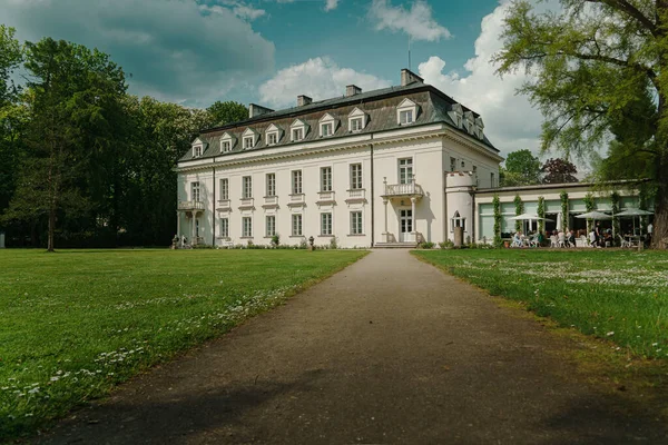 Fachada Sul Palácio Radziejowice Vista Parque Gramado Frente Castelo — Fotografia de Stock
