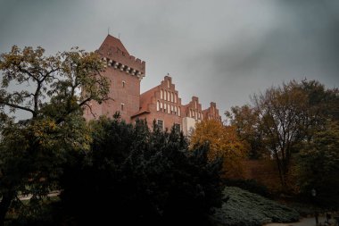 Poznan 'daki Kraliyet Kalesi. Yeniden inşa edilmiş ortaçağ kalesi