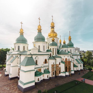 Ukrayna 'nın başkenti Kyiv' deki Aziz Sophia Katedrali Kievan Rusya 'nın bir mimari anıtıdır.