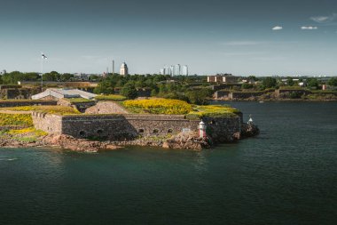 Suomenlinna ya da Sveaborg, Helsinki, Finlandiya 'daki deniz vortörü. Ilık adalardan oluşan ıssız bir deniz vortress 'i.