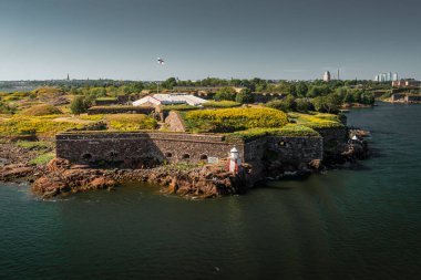 Suomenlinna ya da Sveaborg, Helsinki, Finlandiya 'daki deniz kalesi. Sekiz adadan oluşan bir deniz kalesi.