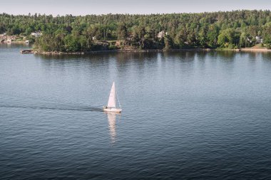 Baltık Denizi 'nde yelkenli gemi. Stockholm Takımadaları