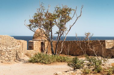 Yunanistan, Girit Adası, Rethymno 'daki Venedik Kalesi. Kale duvarındaki savunma kulesi.