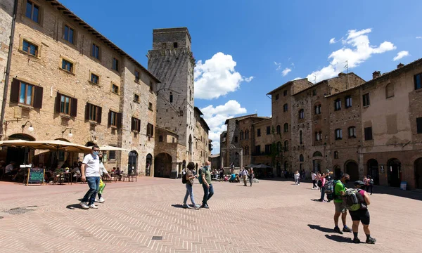 San Gimignano Italien Mai 2021 Touristen Besuchen Die Wunderschöne Stadt — Stockfoto
