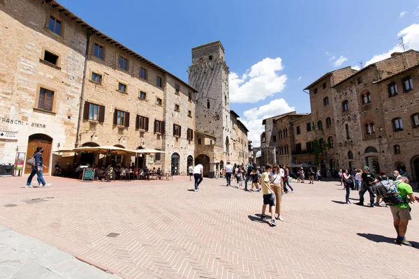 San Gimignano Italy May 2021 Tourists Visiting Beautiful Town San — Stock Photo, Image