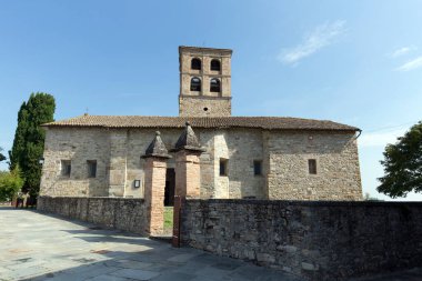 Lunigiana, İtalya - 11 Ağustos 2020: Francigena hac yolu boyunca Lunigiana 'nın kırsal bölgesi