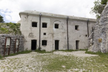 Asiago, İtalya - 25 Temmuz 2020: Birinci Dünya Savaşı Forte Campolongo