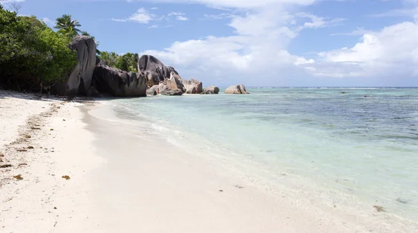 Digue Seychellen April 2019 Uitzicht Weinig Toeristen Prachtig Strand — Stockfoto