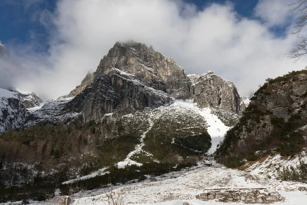Stig Molveno Vintern Italien — Stockfoto