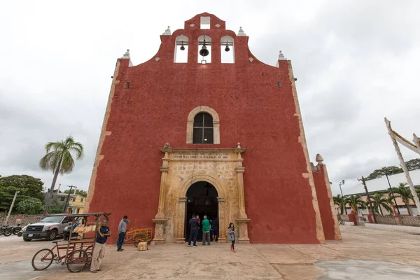 Temozn Mexiko Dezember 2022 Blick Auf Die Rote Kolonialkirche Yucatan — Stockfoto