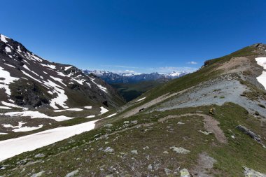 İtalya 'nın kuzeyindeki Aosta Alpleri manzarası